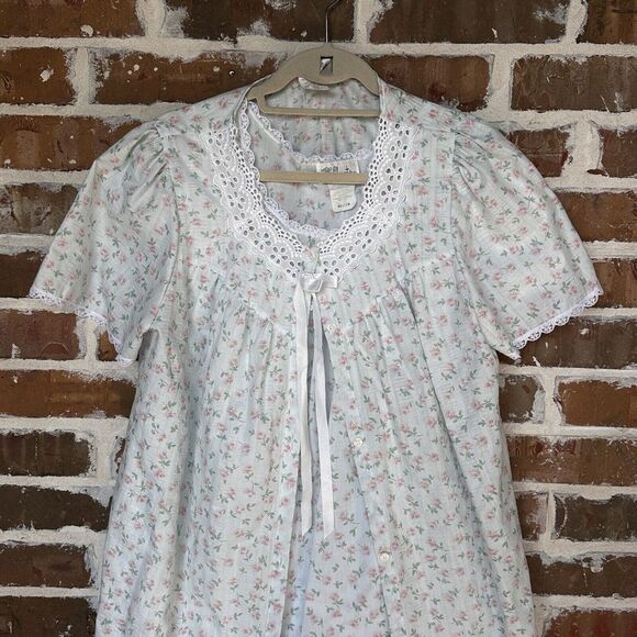 Floral Lace Women's Robe - Picture 2 of 12